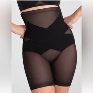 Honeylove New Superpower Short in black high waisted shapewear with boning small